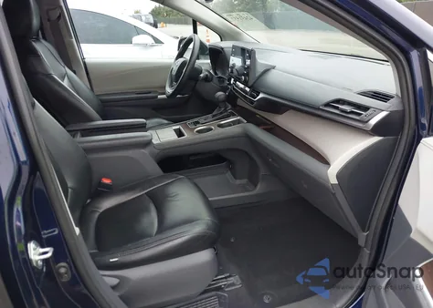 2021 Toyota Sienna Le z USA, uszkodzony, nr VIN 5TDBRKEC4MS005427